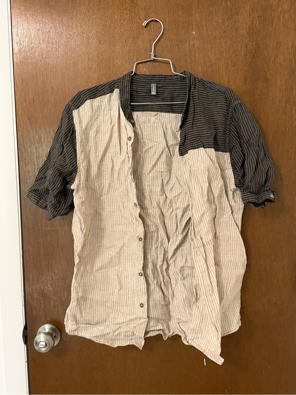 Striped Short-Sleeve Button-Up Mandarin Neck Shirt in Beige and Black
